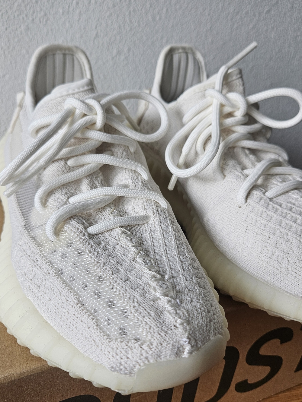 Yeezy Boost 350 V2 Cream White Knit Lace-Up Sneakers Size 4 1/2